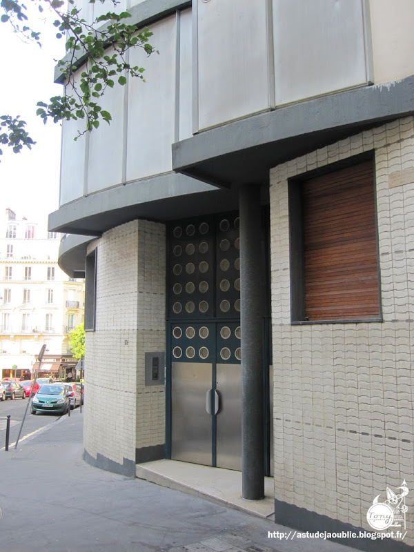 Paris 5ème - Immeuble, rue Jean de Beauvais  Architecte: Jean Le Couteur  Ingénieur: Jean Prouvé  Construction: 1954