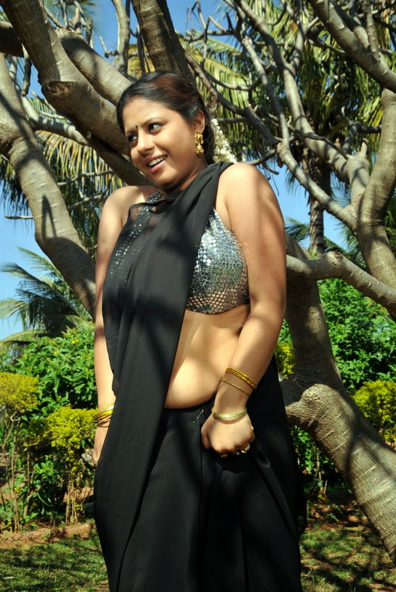 Mallu Aunty Sunakshi Hot navel and hairy armpits in black transparent saree.