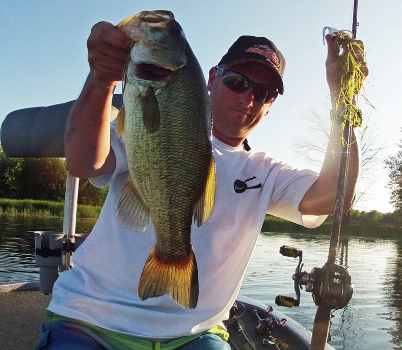 Bass Junkies Frog Pond: Frog Fishing with Dobyns Rods