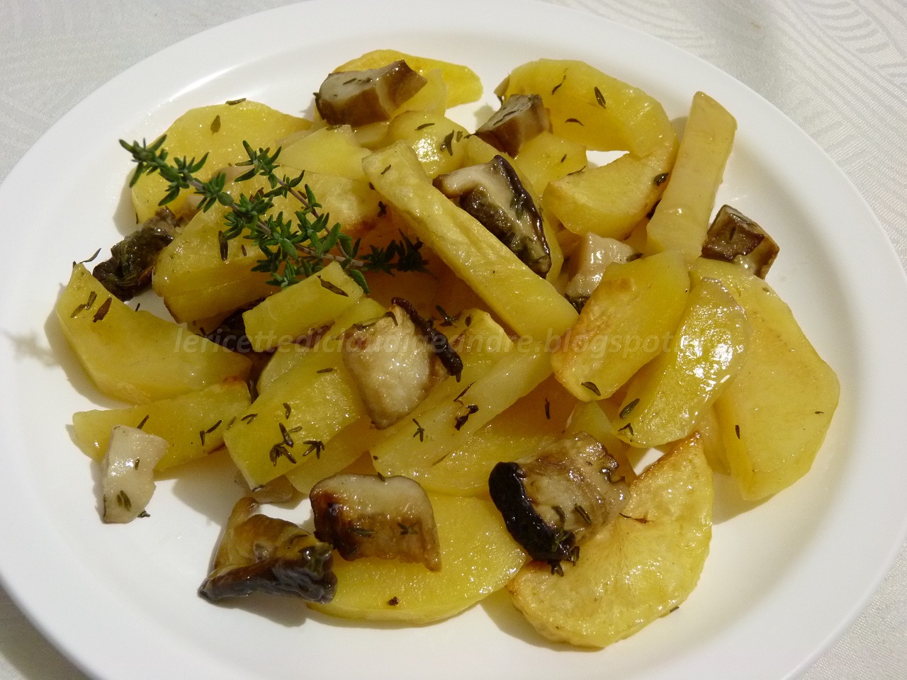 Patate e funghi porcini al profumo di timo al forno