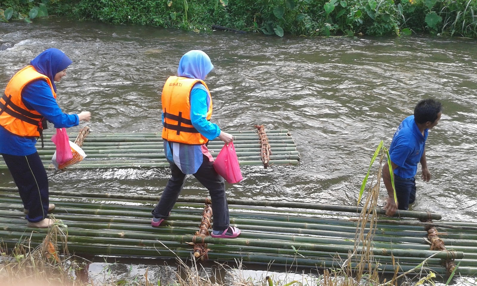 ULUHATI: BAMBOO RAFTING - UITM SHAH ALAM - 19.9.2015
