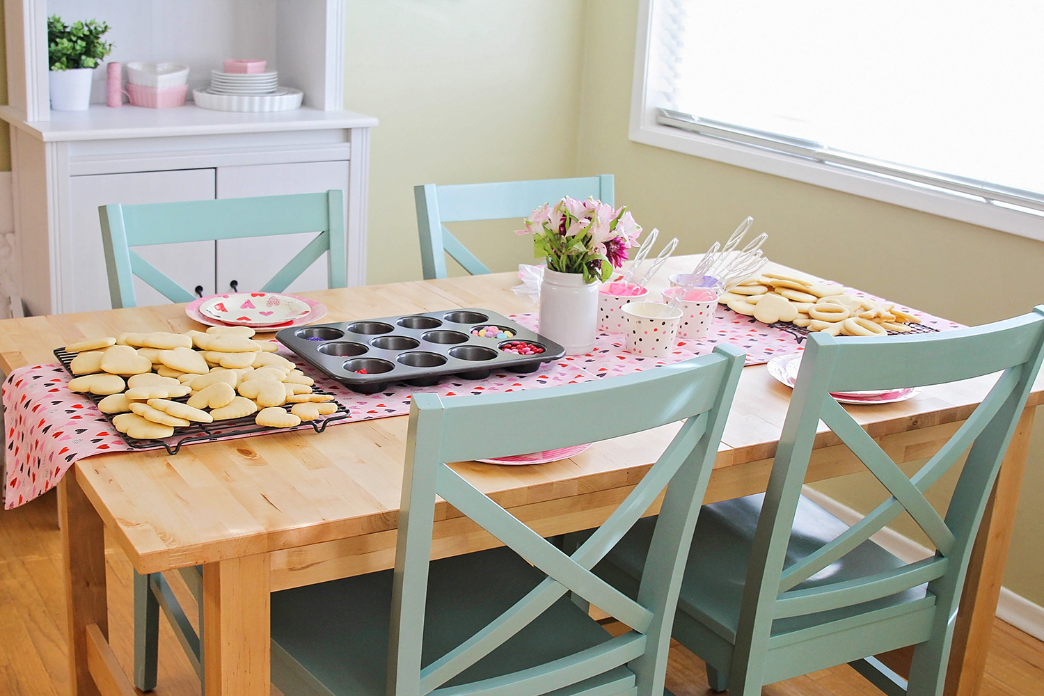 This simple and fun Valentine's Day cookie party is the perfect way to make some sweet memories with your little ones! 