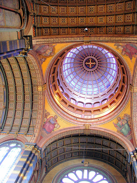 Highly ornate interior of the dome rises 190 feet toward the heavens.