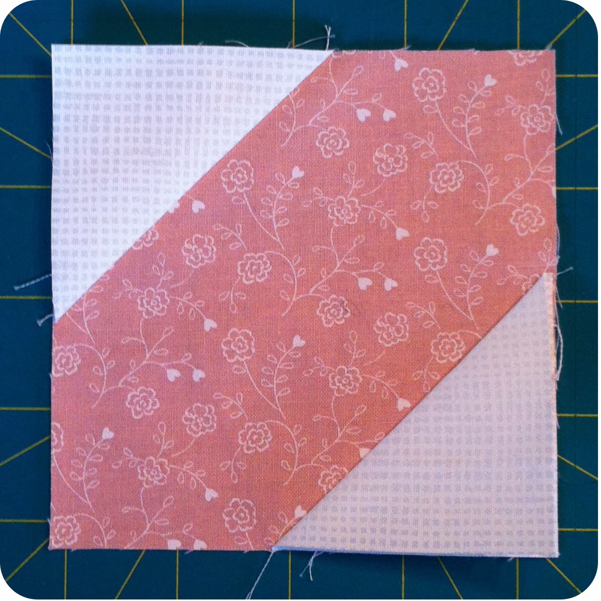 Kelly's Korner XO Table Runner and Mini Quilt