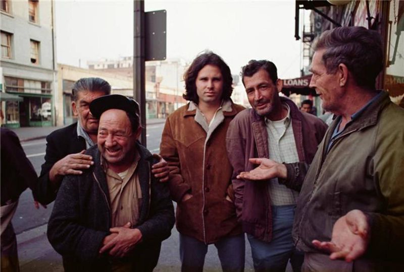 30 Rare Behind the Scenes Photographs From the Morrison Hotel's Album
