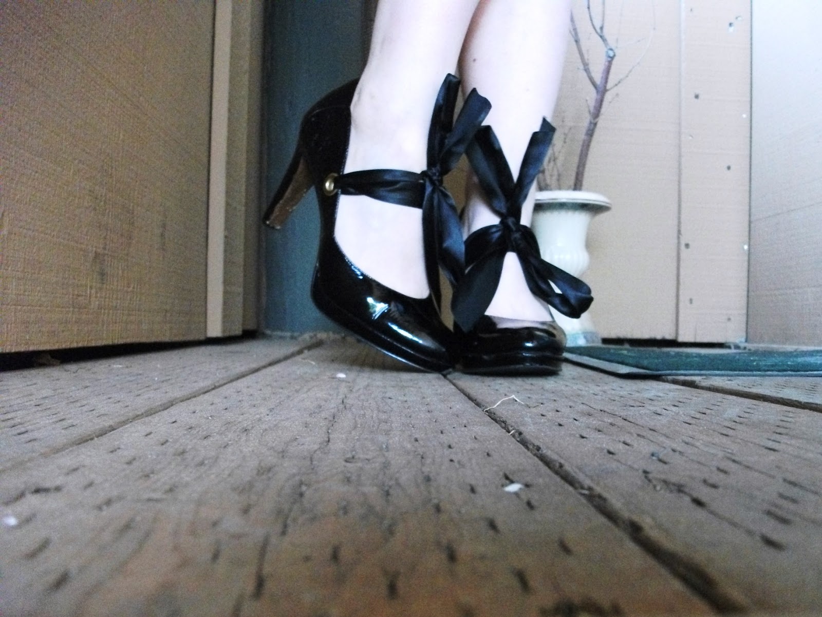 Serendipity Daily: DIY Ribbon Strap Shoes