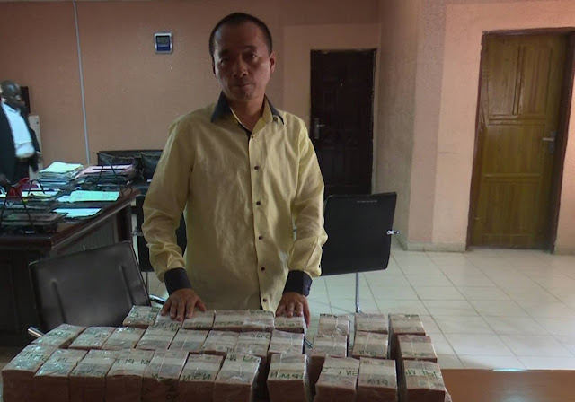 Image result for EFCC arrests Dubai-bound Chinese man with N305,000 in N5 denomination