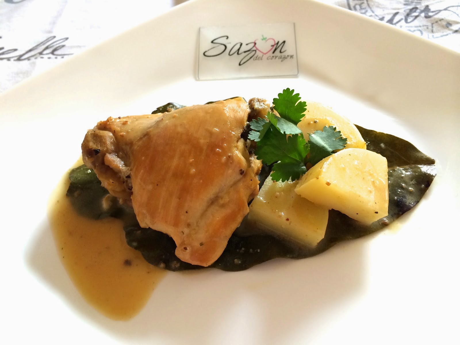 Sazón del corazón Pollo a la naranja con hojas de aguacate