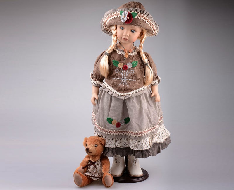Понравилась кукла. Куклы фарфоровые RF коллекшн. Фарфоровая кукла Reinart Faelens. Фарфоровая кукла Reinart Faelens 65 см. Кукла фарфоровая дедушка.