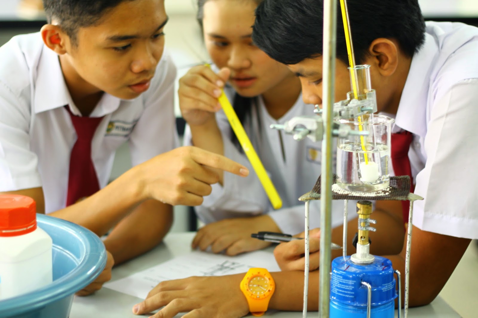 4 Aktiviti Menarik Panitia Kimia Sempena Bulan Sains dan Matematik