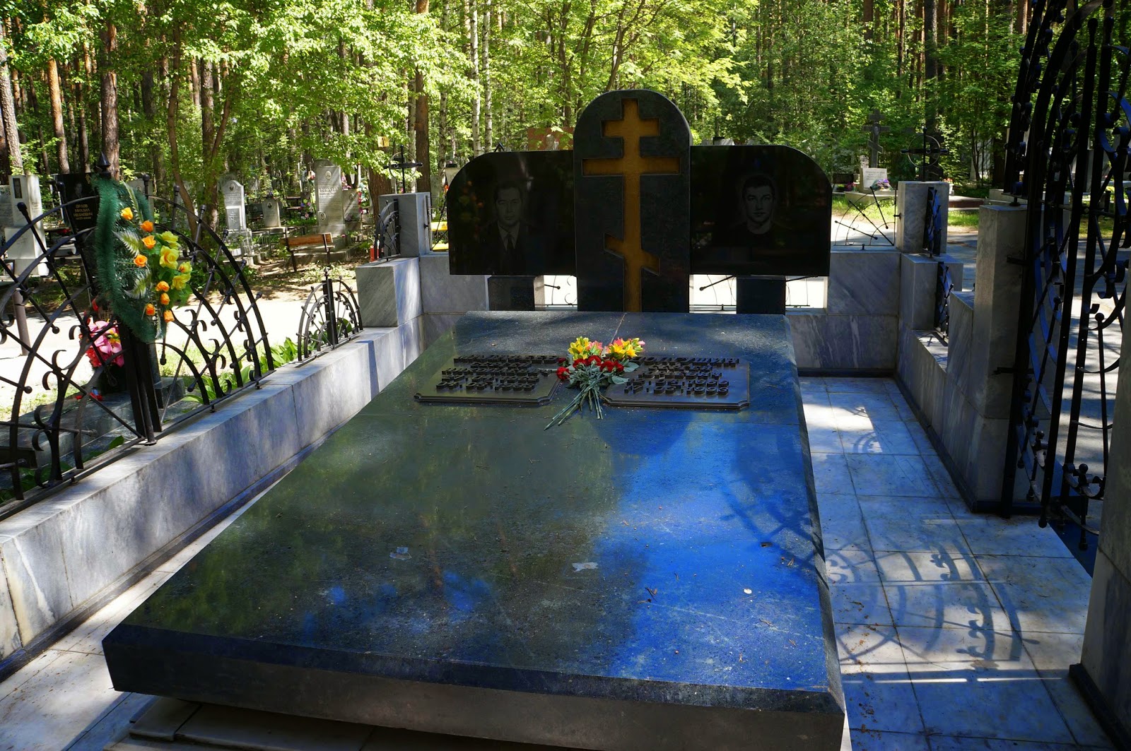 кладбища екатеринбурга могилы