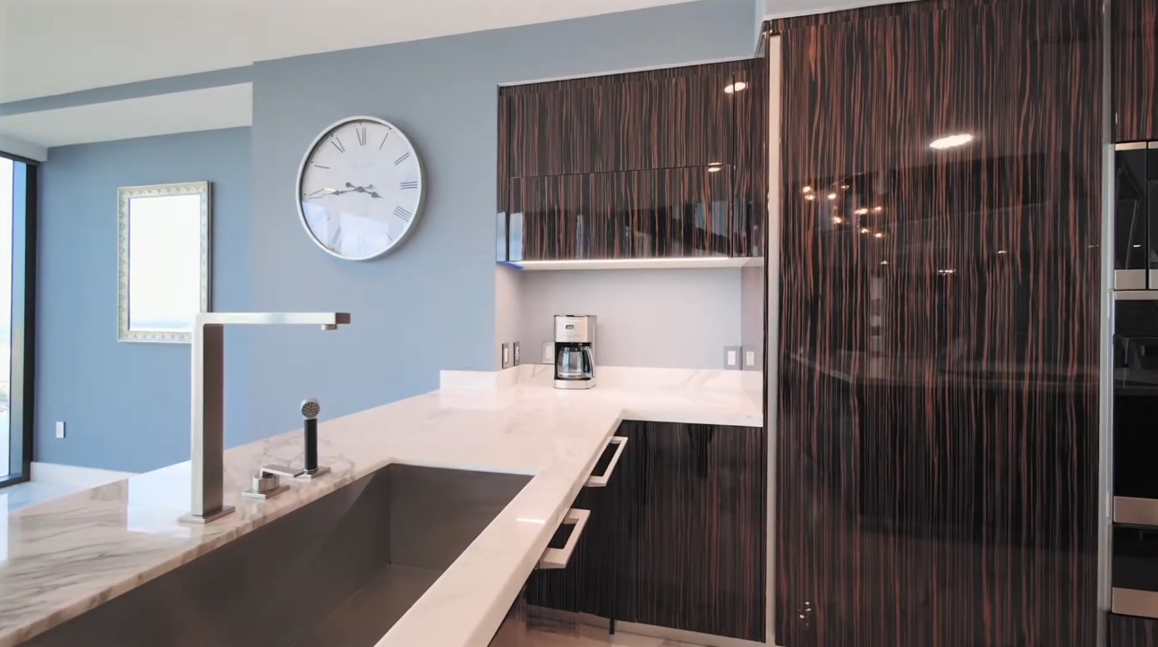 High-End Home Interior Design Tour vs. 211 Town Line Road Barrie, ON - Sotheby's International Realty Canada