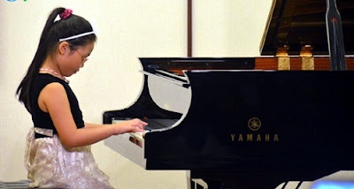 Nể phục trước tài năng chơi đàn piano của cô bé Quách Hoàng Nhi