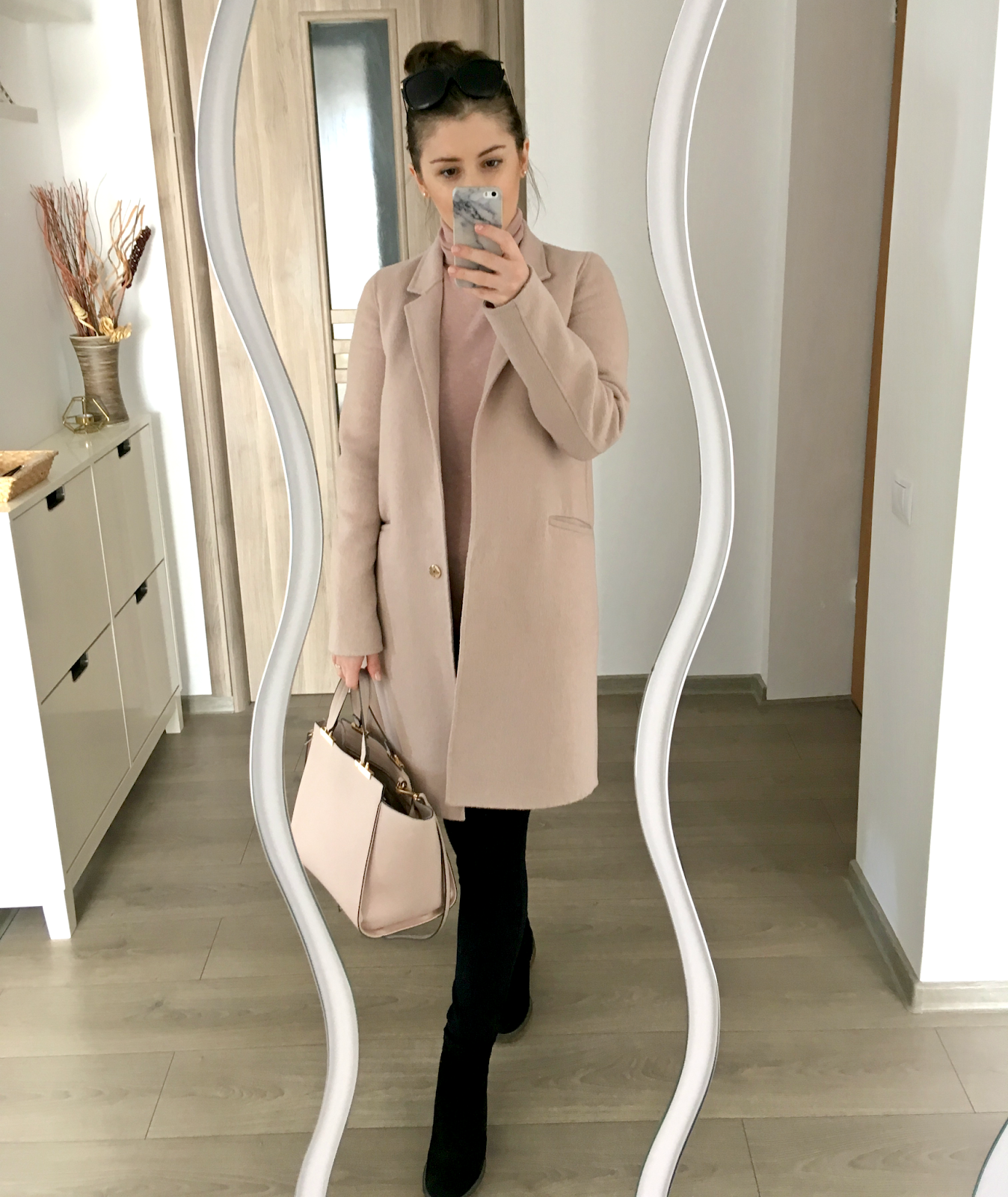 long spring coat casual chic outfit for moms
