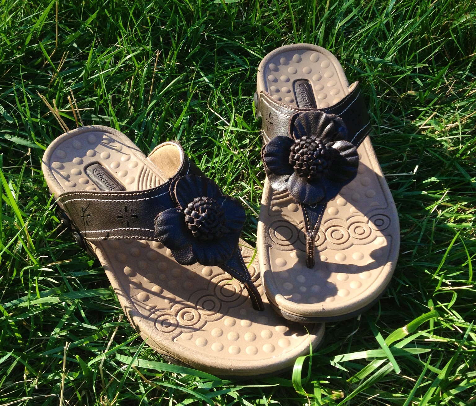 A Sandal that is GOOD for Your Feet! Therafit Sandals Review - Outnumbered 3 to 1