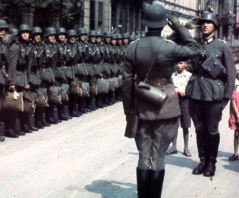 40 Unbelievable Historical Photos - German soldiers, 1942.