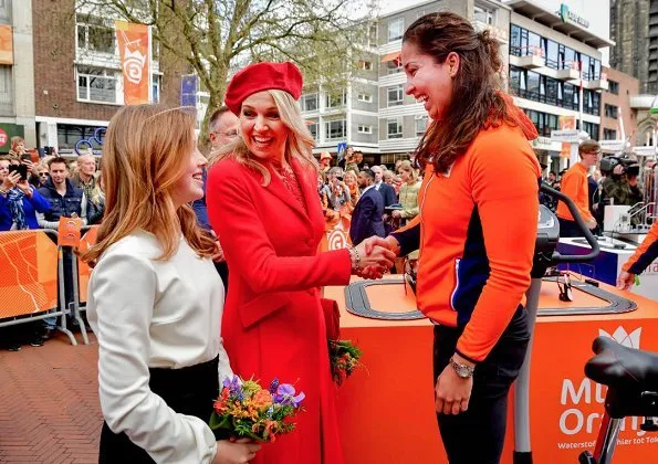  Queen Máxima, Princess Catharina-Amelia, Princess Ariane, Princess Alexia, Princess Laurentien, Prince Constantijn and Princess Aimée