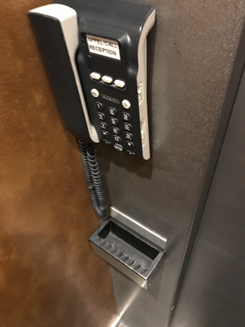 Yksi kuuma yö Pariisissa 23 Yksi kuuma yö Pariisissa 22