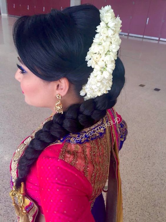 Easy traditional hairstyle with jasmine flower  Hairstyle for short hair   Preity Neereekshan  Hair style on saree Short wedding hair Traditional  hairstyle