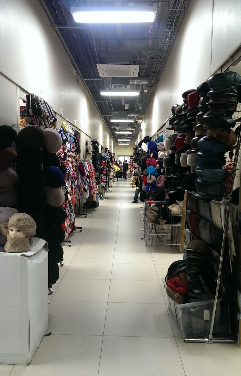 вещевой рынок екатеринбург таганский ряд. вещевой рынок екатеринбург таганский ряд. таганский ряд оптовый рынок екатеринбург. таганский рынок екб. китайский рынок в екатеринбурге таганский ряд.