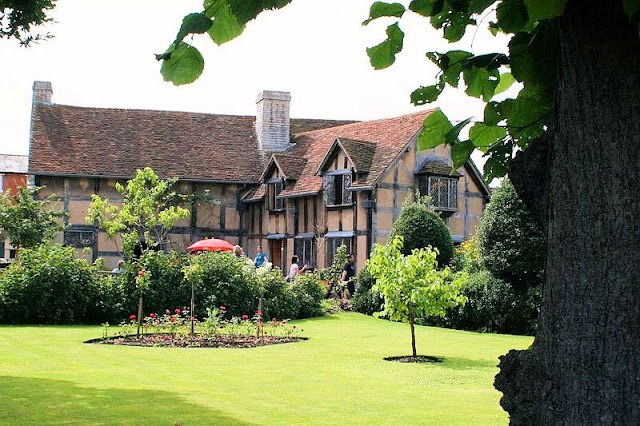 Stratford-upon-Avon-birthplace of William Shakespeare. Photo: WikiMedia.org.