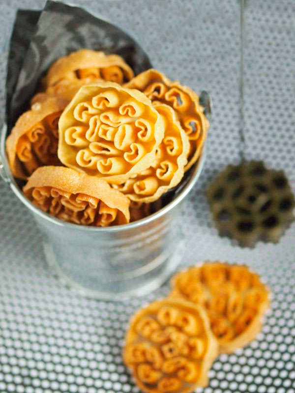 Ribbon And Circus Kueh Rose a.k.a Cookies