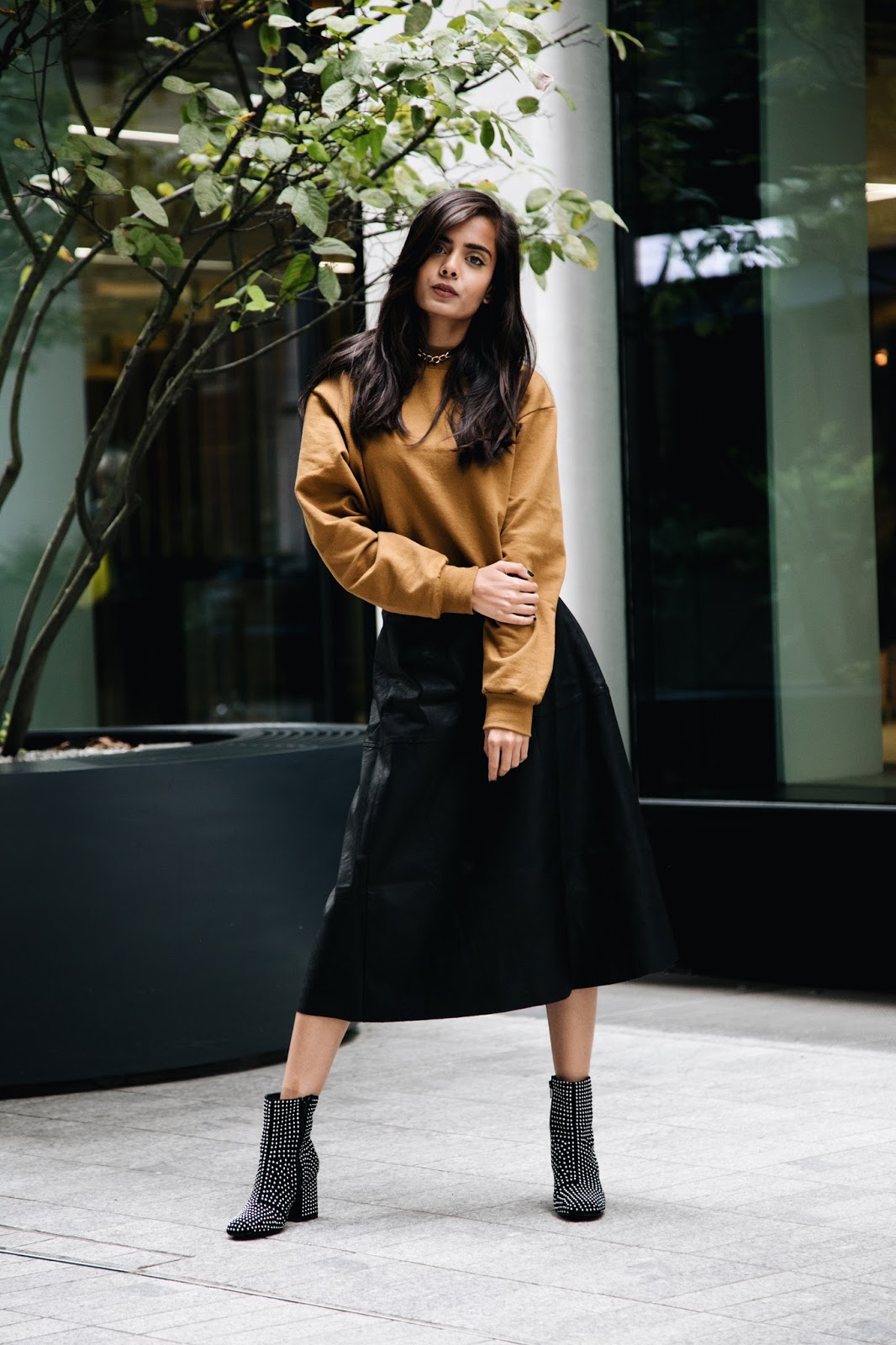 Style Blogger Seema Kukadia wearing mustard jumper and leather skirt 