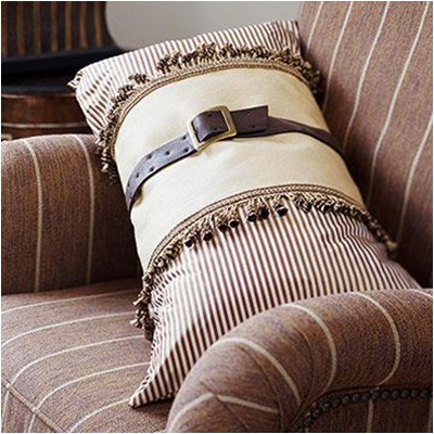 Sabuk bekas bisa menghias bantal kursi Sabuk bekas bisa menghias bantal kursi