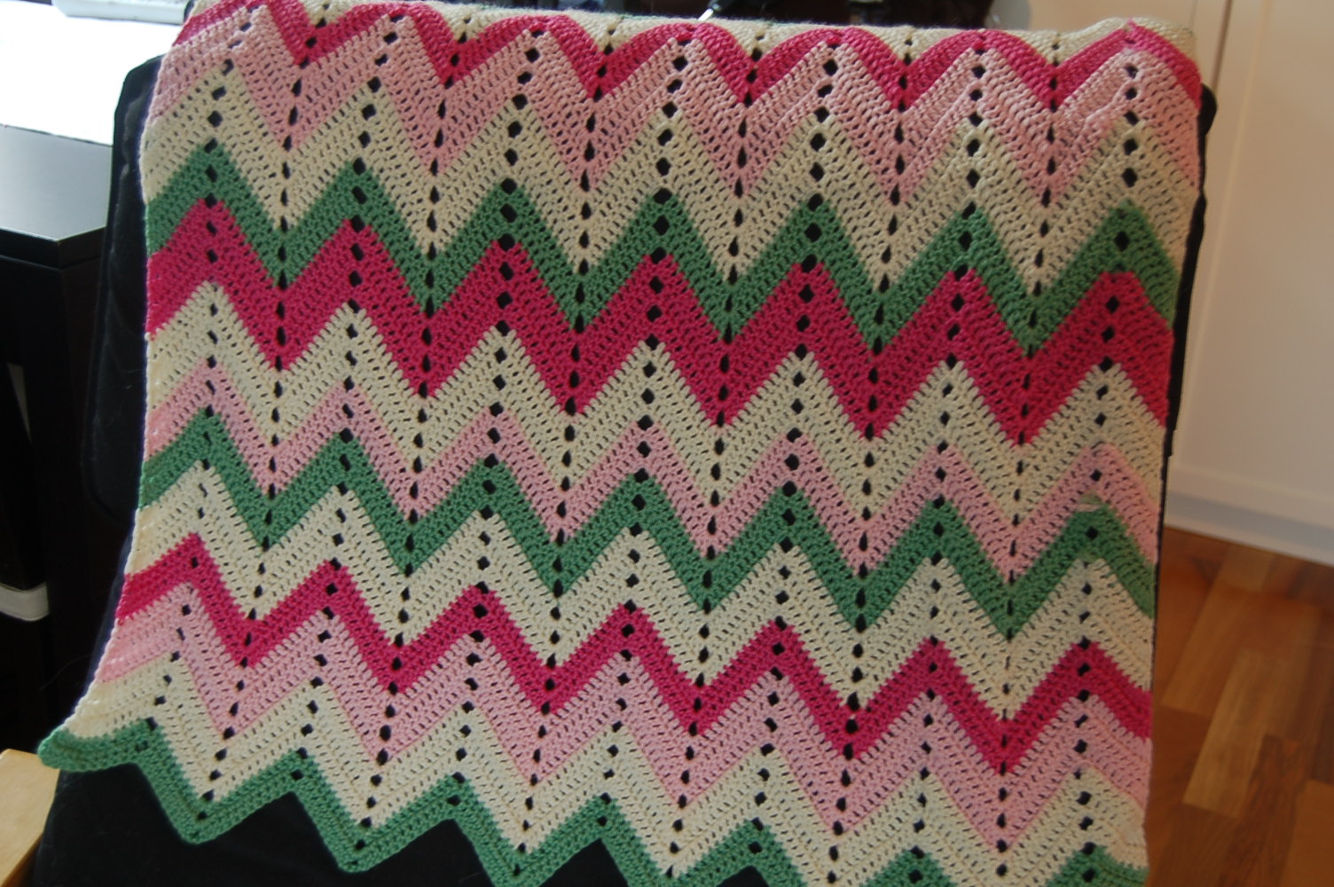 Stoffet Sydd Sammen I Sikk Sakk Mønster