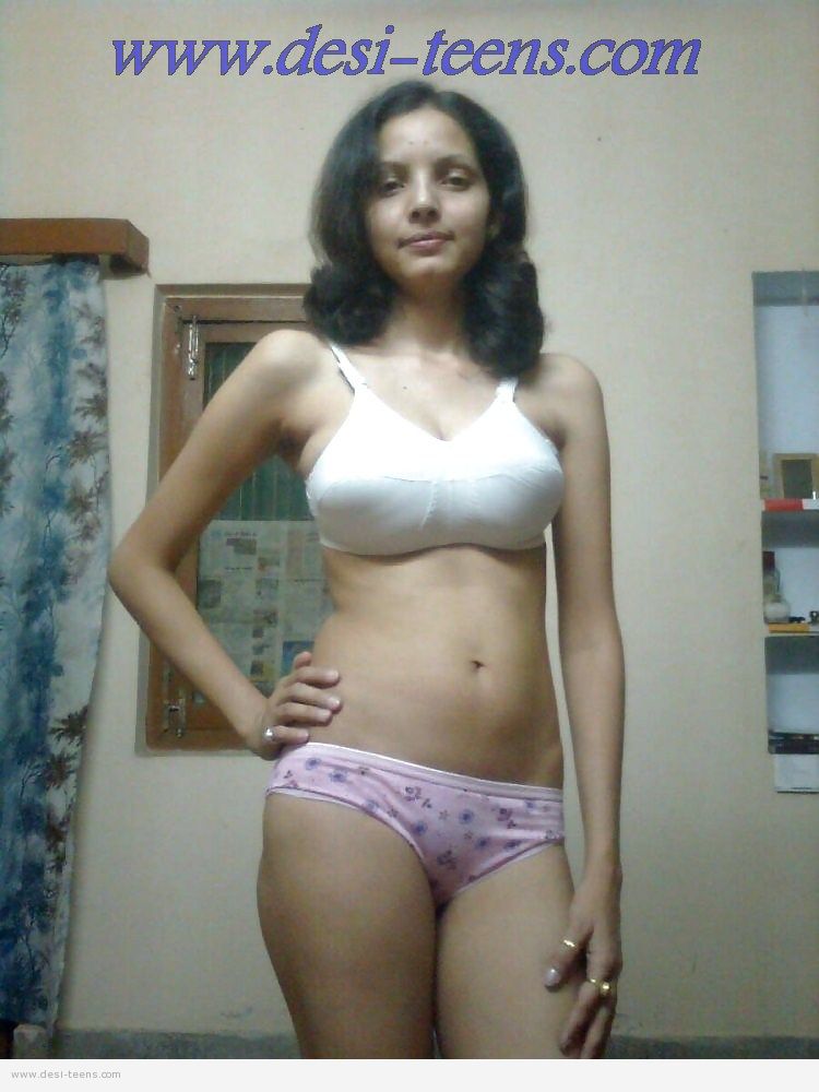 750px x 1000px - Naked Desi Girls: Hot and Sexy Desi Girl Friend Posing in ...