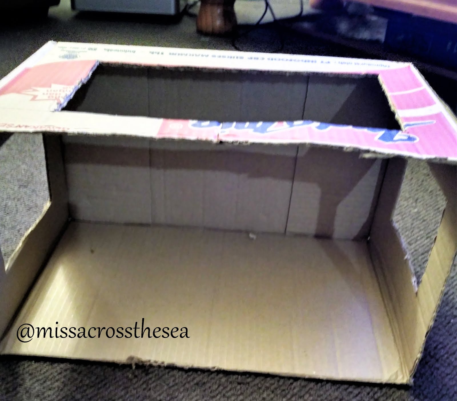 Miss Across the Sea (Eng) (DIY) Mini Photo Studio