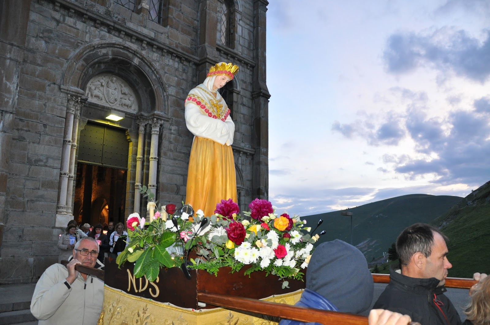 Orbis Catholicus Secundus Nightly Procession at La Salette Shrine in