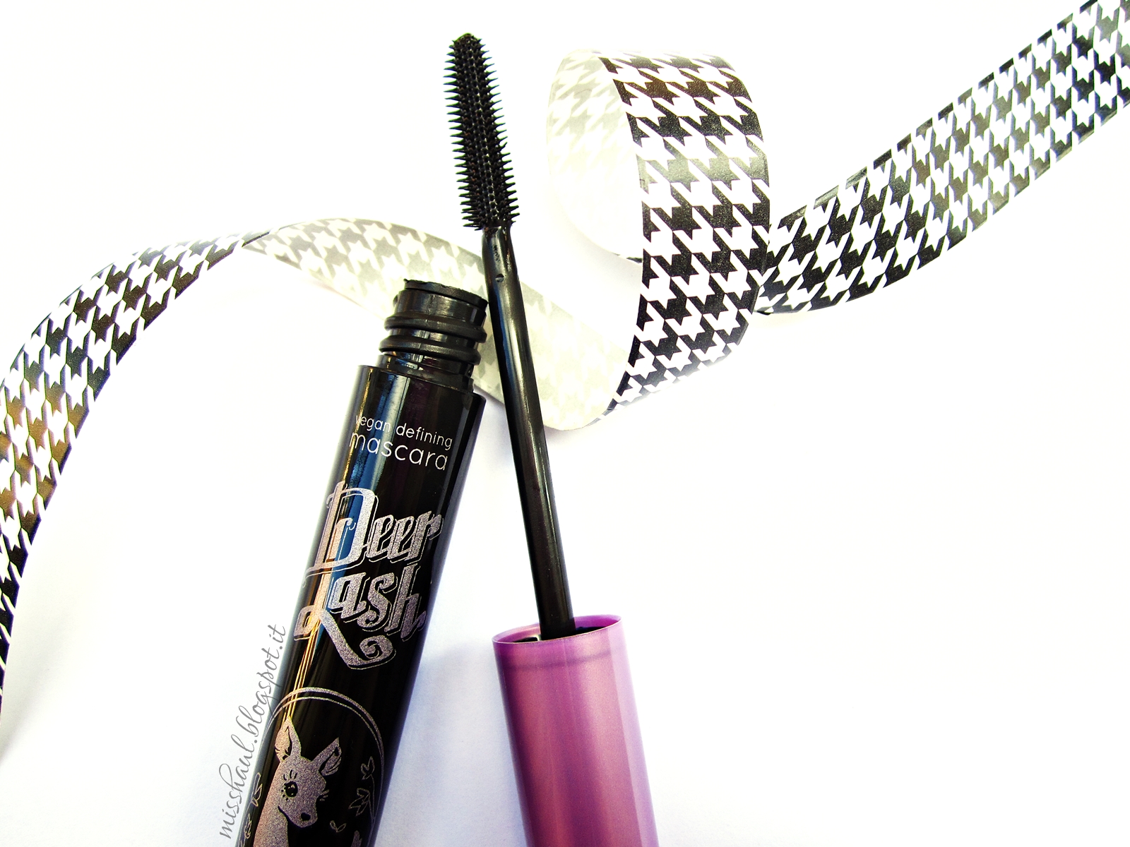 NEVE COSMETICS · Deer Lash defining mascara Preview misshaul