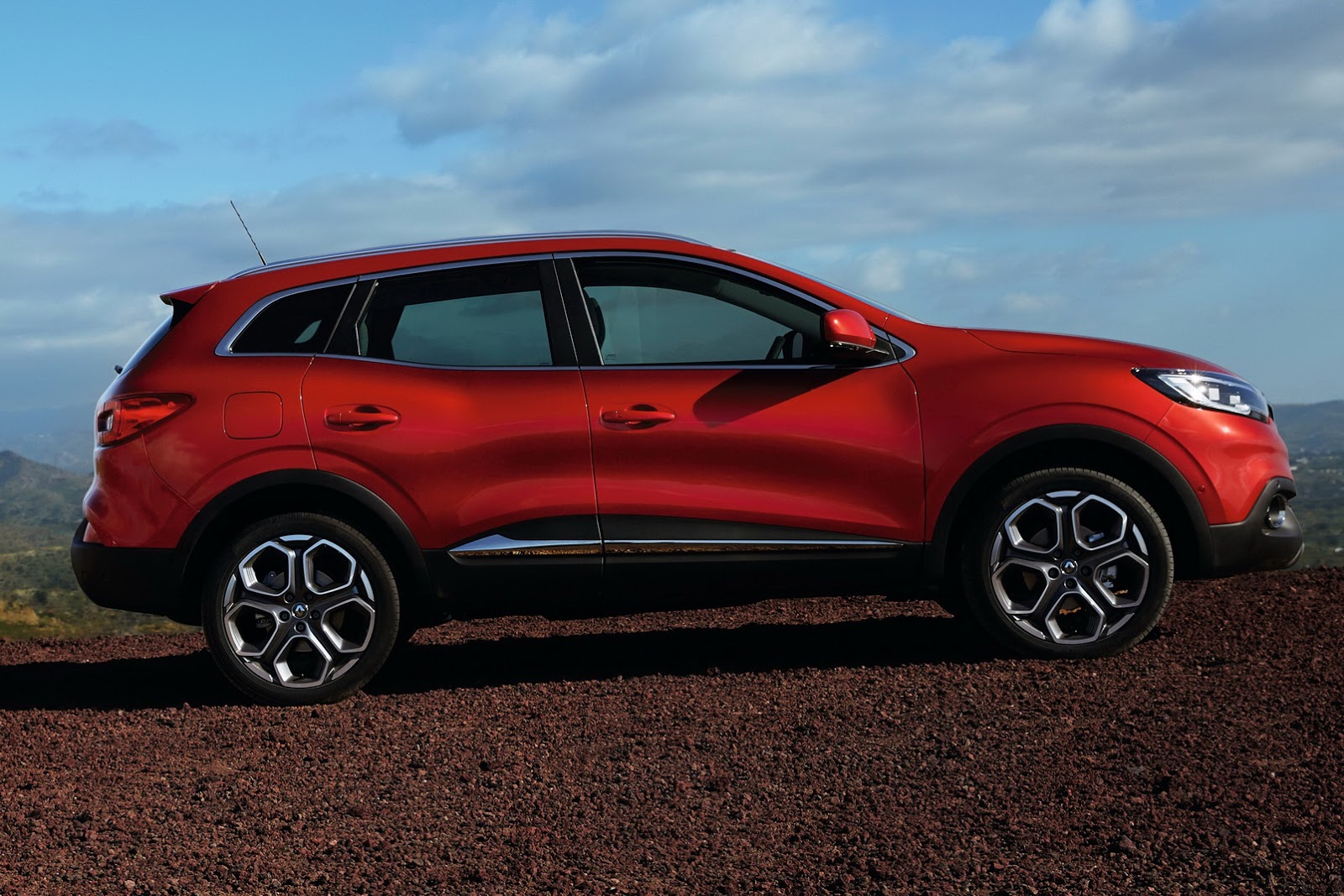 All New Renault Kadjar SUV Officially Revealed 40 Pics amp Video carscoops com