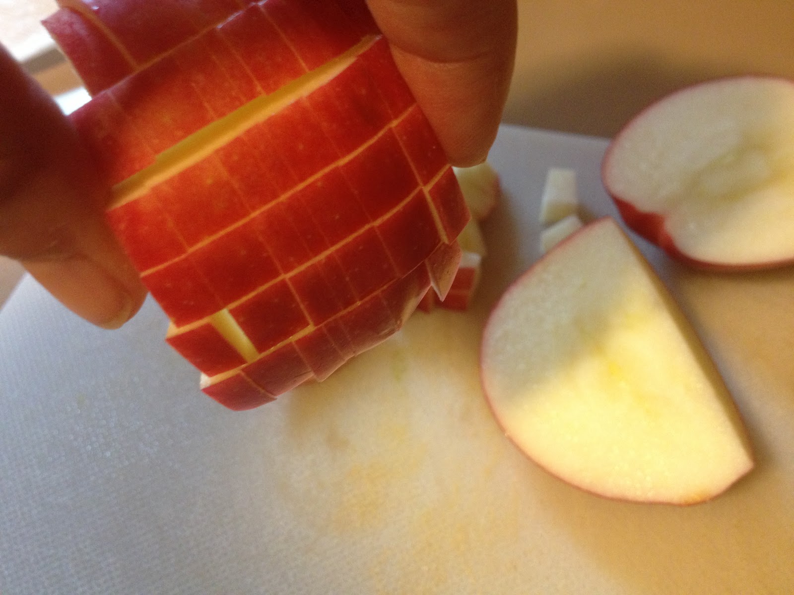 Axiom At Home How to Quickly Dice an Apple