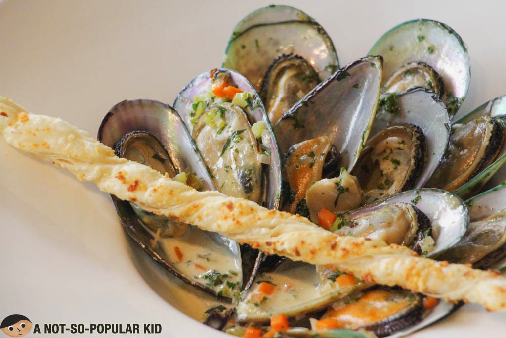 Visually enticing steamed mussels for seafood lovers