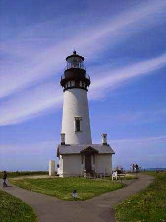 Beautiful Lighthouses around the World - Yaquina Bay Light, Oregon