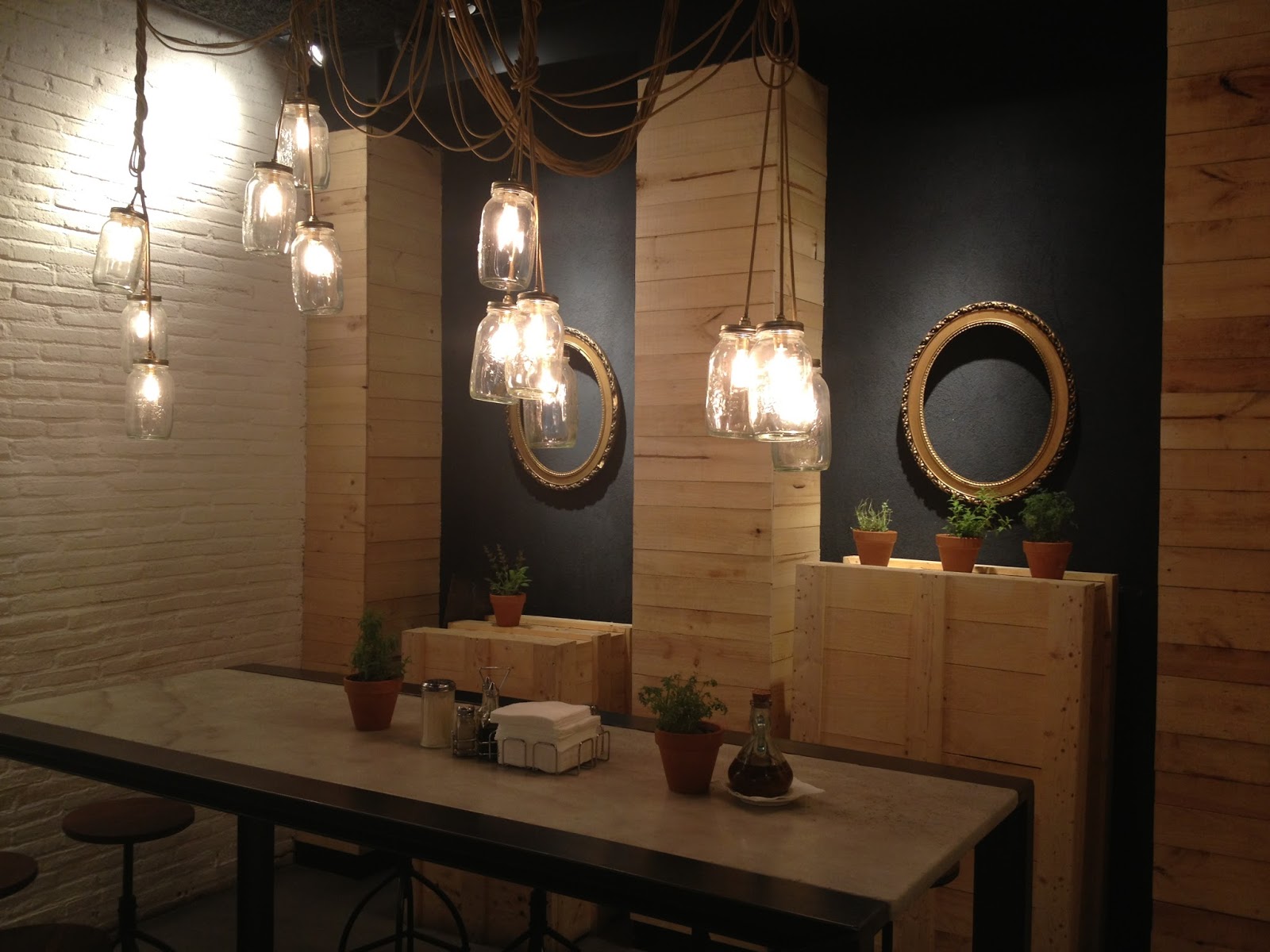 Talleres, Retiros y Creceviajando Flyingbroom La Maquina Pasta Bar