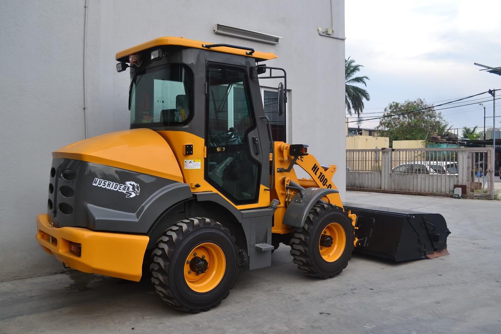 U.O.E. Equipment Sdn. Bhd. New Mini Wheel Loader HL 100C ( Sold )