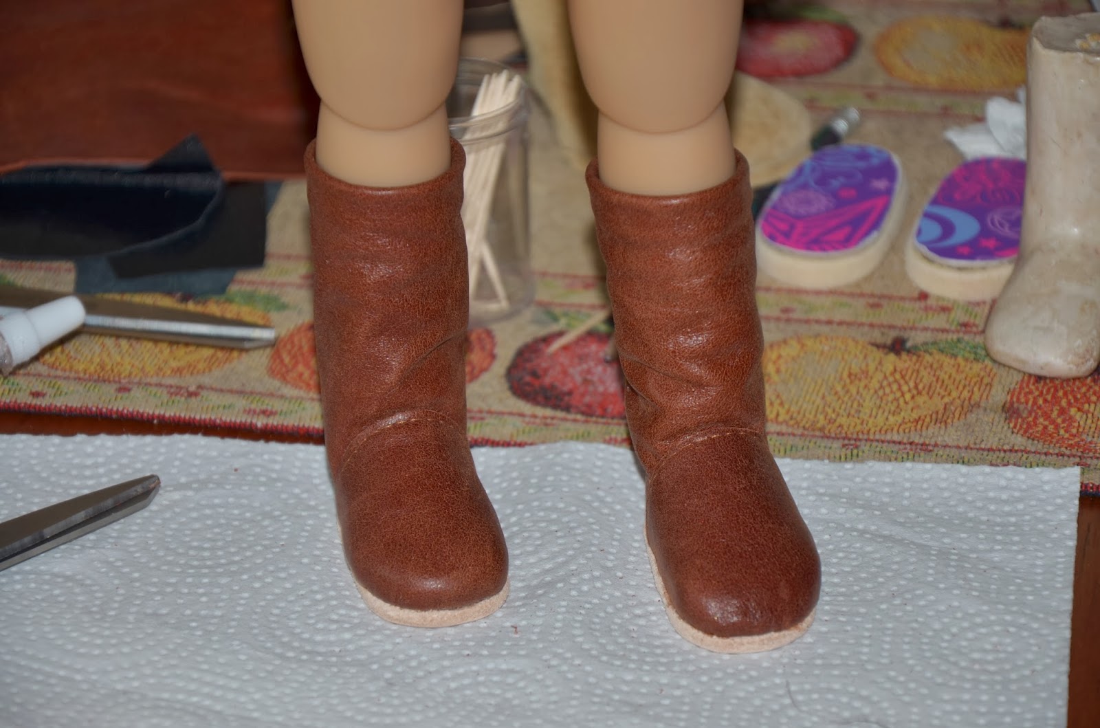 Dolls World Making boots for dolls.