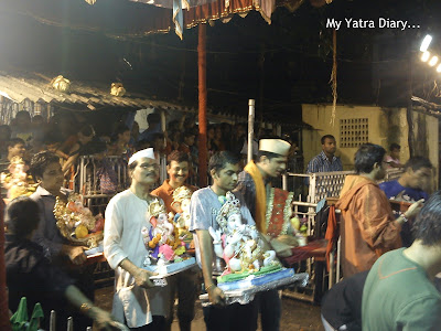 People bringing Ganesha idols for Ganesh Visarjan in Mumbai