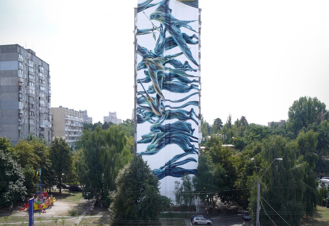 Our friend Pantonio just sent us a series of nice pictures from his newest offering to the streets of Kiev in Ukraine.