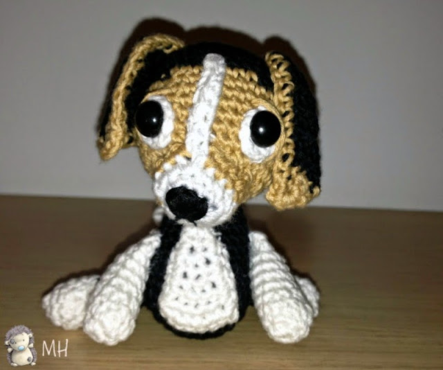 Amigurumi beagle