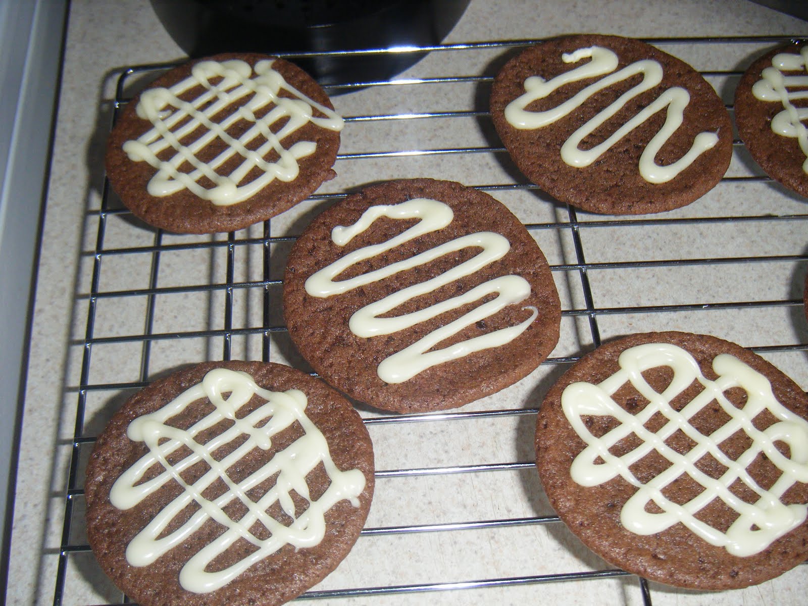 http://3.bp.blogspot.com/-RMyZp94f_Yk/TjmS8G8BKzI/AAAAAAAAAHI/2fVoAJ94OiU/s1600/Double+chocolate+cookies+4.JPG