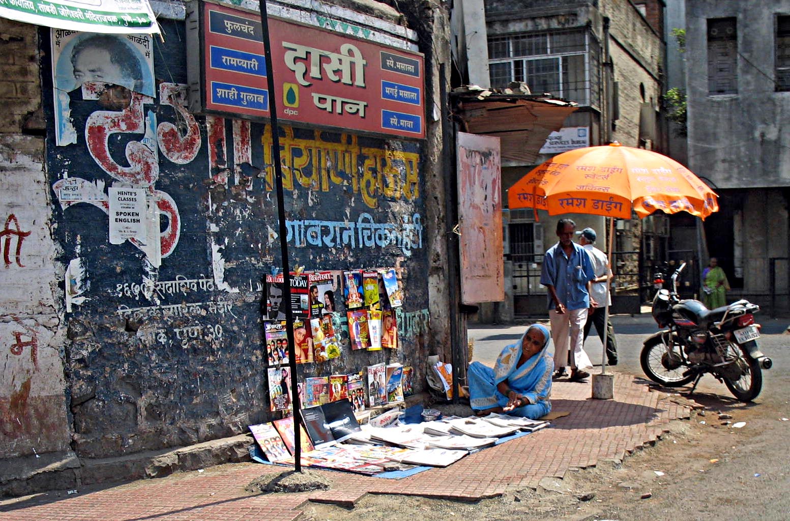 Stock Pictures: Newspaper and Magazine Vendors in India
