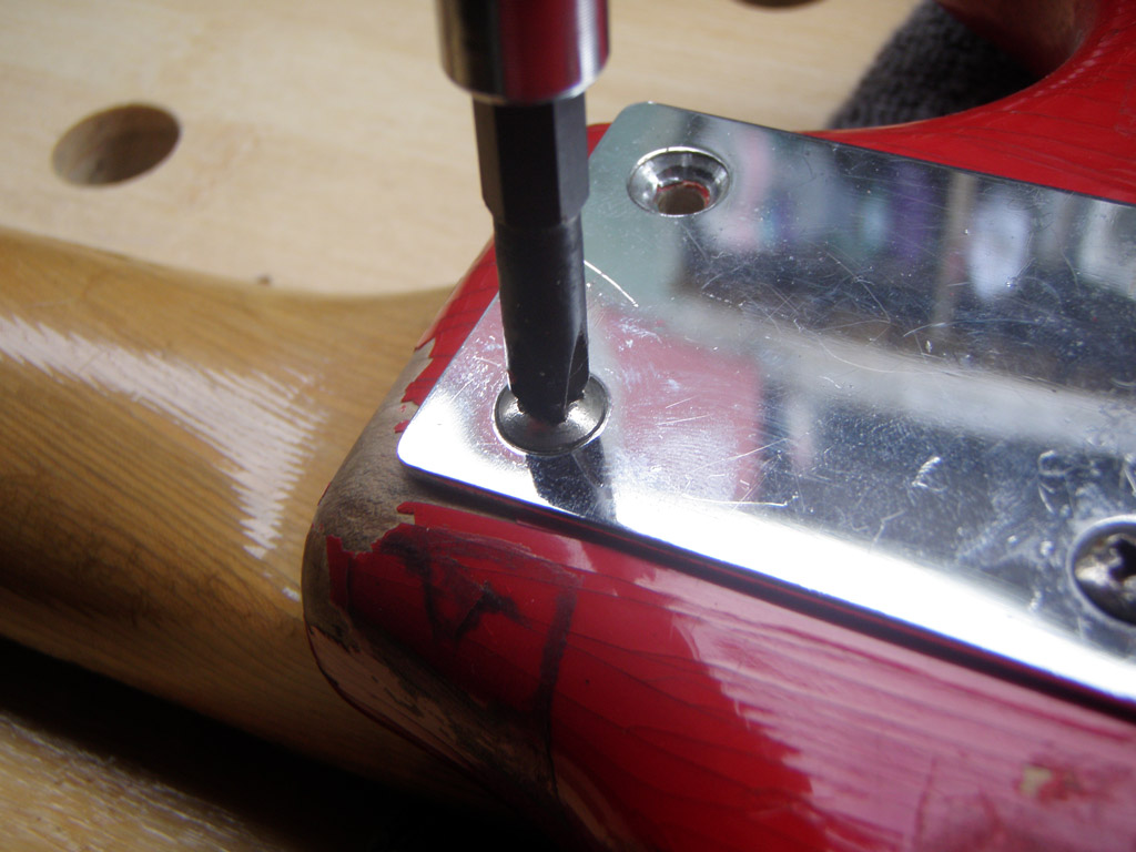 Hofner Colorama II restoration project (part 2) removing the frets