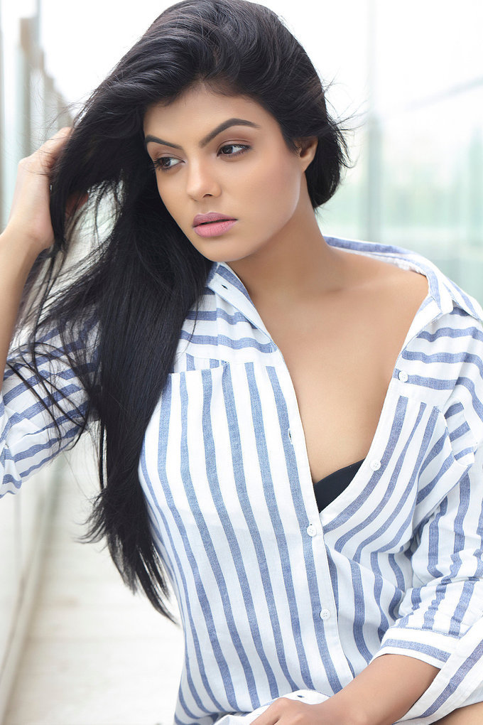 Beautiful Tamil Actress Tejashree Photo shoot In Blue Shirt