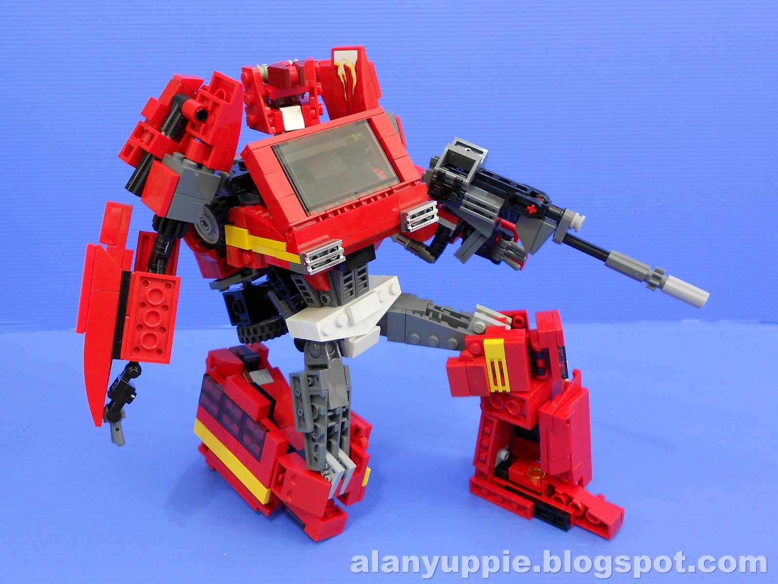 Alanyuppie's LEGO Transformers: Ironhide and Ratchet - Bot Modes