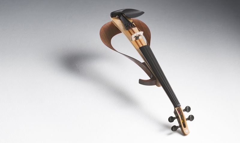 Últimas Tendencias: El nuevo violín eléctrico de otorga un nuevo sonido que honra a los instrumentos clásicos