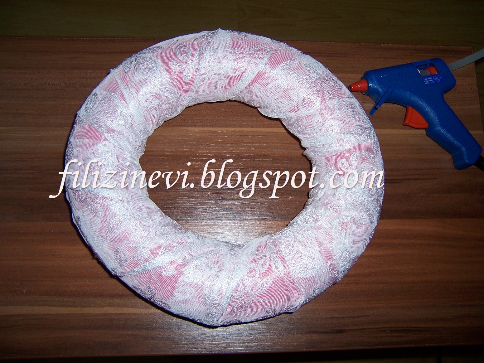 FİLİZ�İN EVİ GELİNLİKTEN KAPI SÜSÜNE